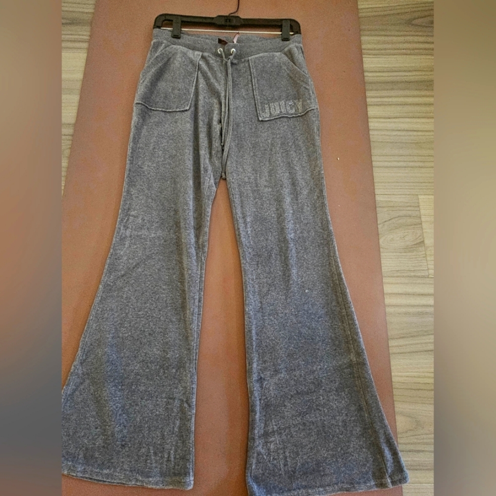 Pre-owned juicy couture velour pants gray size P but fit like a S rhinestones